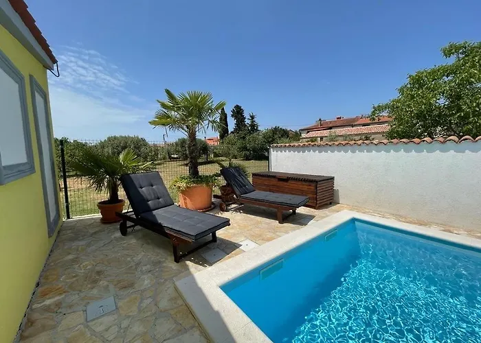 Holiday Home Bukovac - The Pool Is Seasonal !!!
