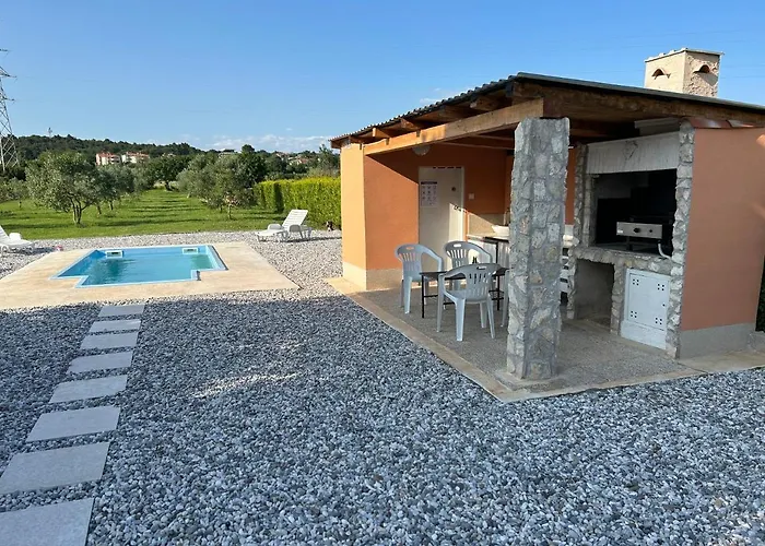 Dora House With Wifi And Outdoor Swimming Pool