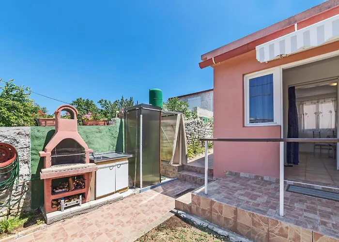 1 Bedroom Beautiful Home In Pula