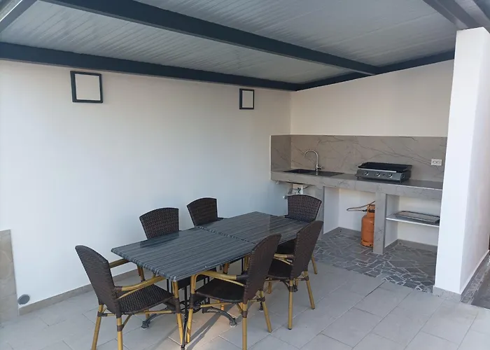 House Monte Cherpo