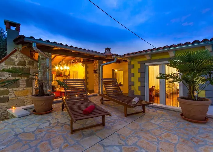 Holiday Home Bukovac - The Pool Is Seasonal !!!